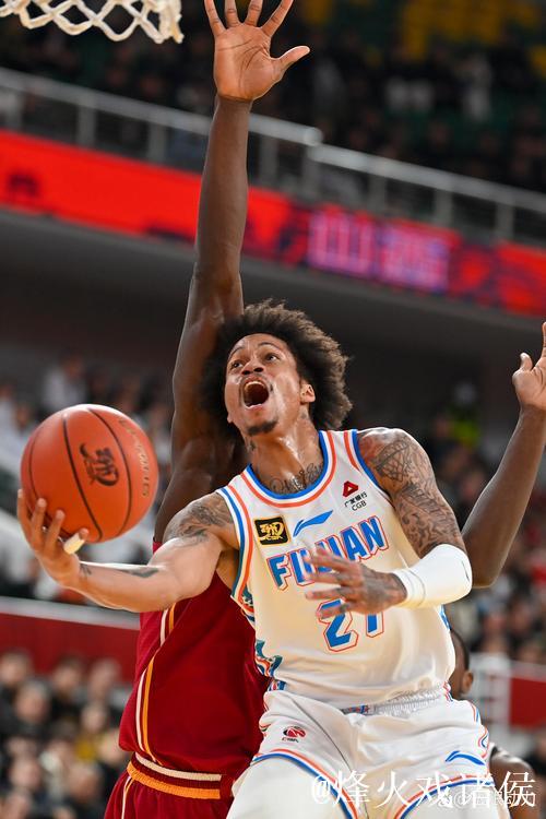 约瑟夫-杨全场出战13分钟，投篮10中6得到15分4篮板2助攻