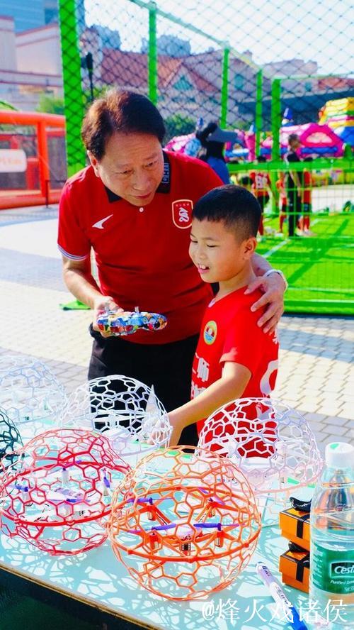 周穗安:将引入更多微型足球场 普及下楼即踢球理念 周穗安:将引入更多微型足球场 普及下楼即踢球理念